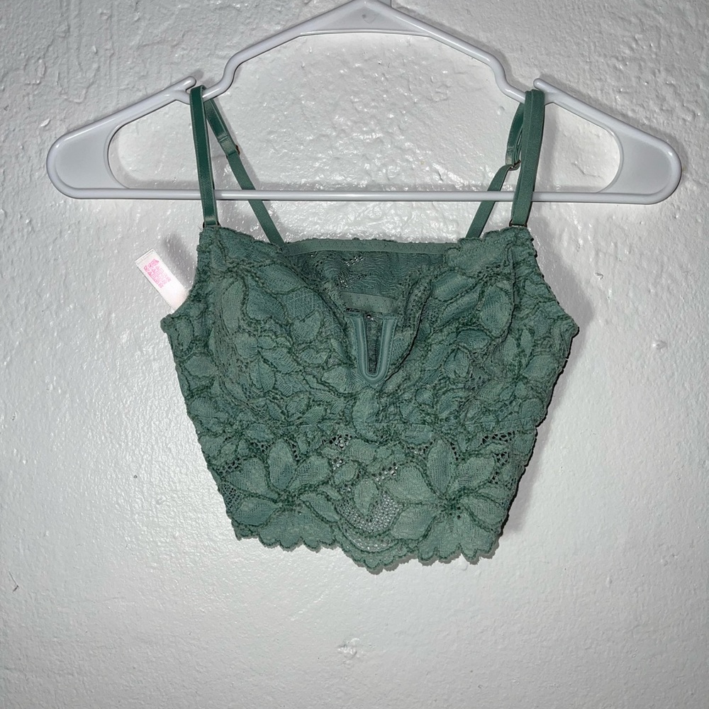 Crop top (VS) tag on it. Never used
